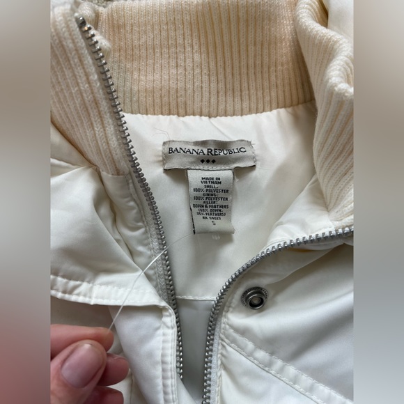 Banana Republic down vest. Size small. - Picture 3 of 6